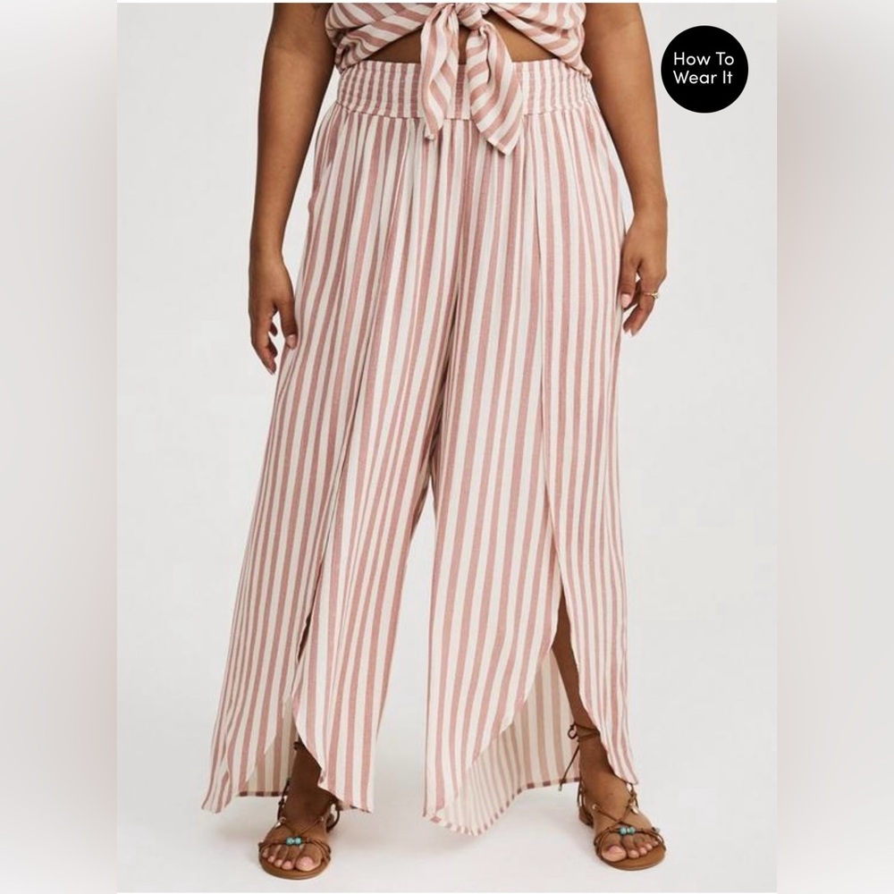 NWT TORRID Mid-rise Pull-on Open-leg Striped Pant Size 0 short